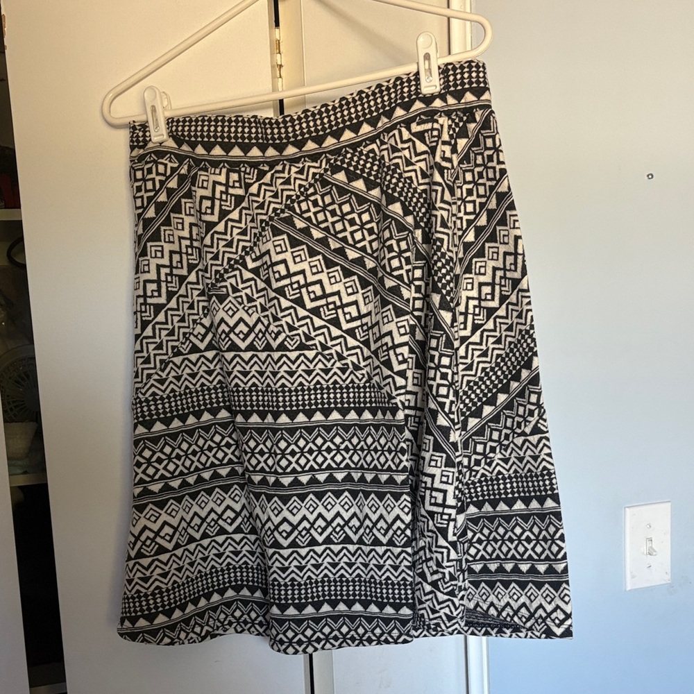Chic Geometric Black and White A-Line Skirt